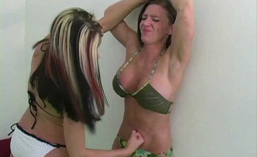2010_018 TARA BUSH versus BELLA “Belly Punch Battle 2010”