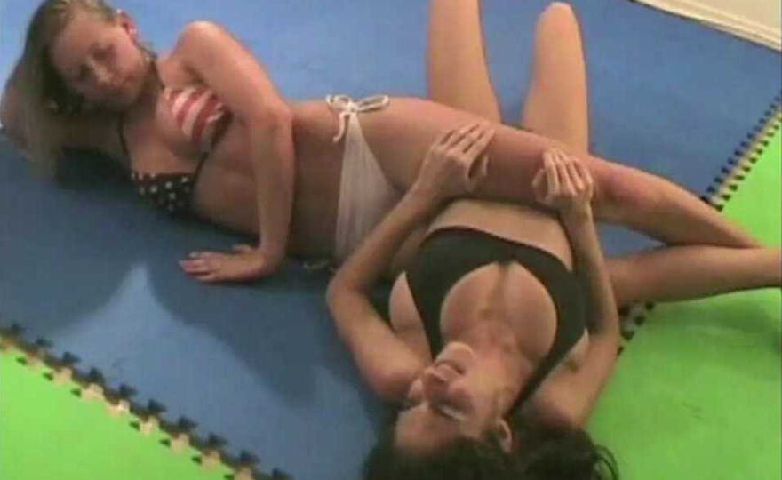 2008_017 BROOKE versus VIOLETTA “Scissors Submissions”