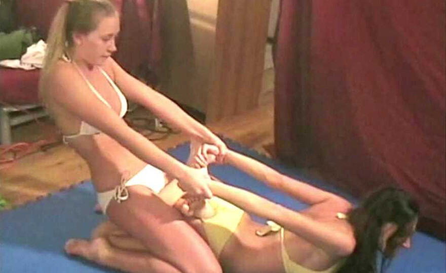 2008_018 BROOKE versus VIOLETTA “Owned”