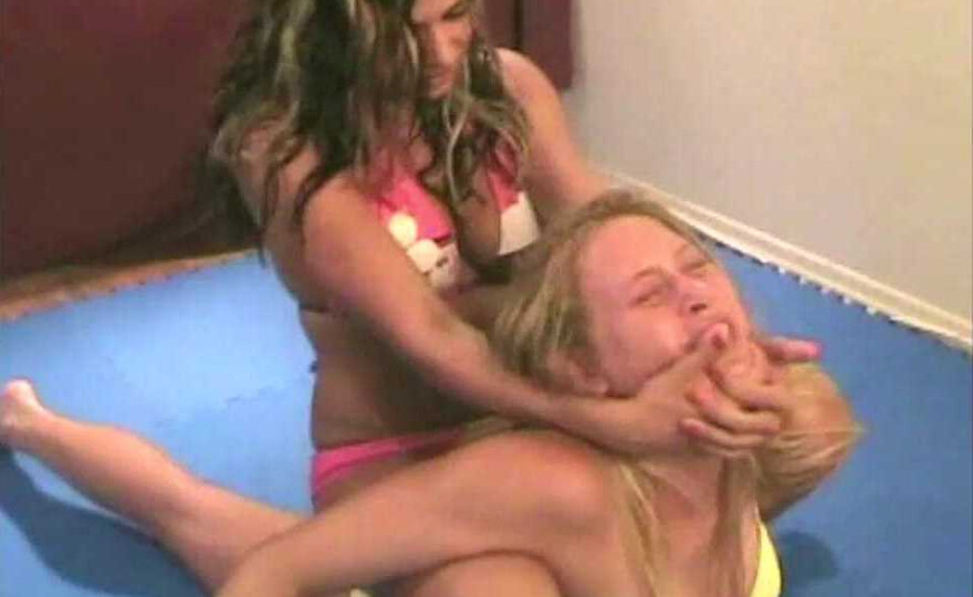 2008_032 BROOKE versus TARA BUSH “Belly Punch Wrestling”