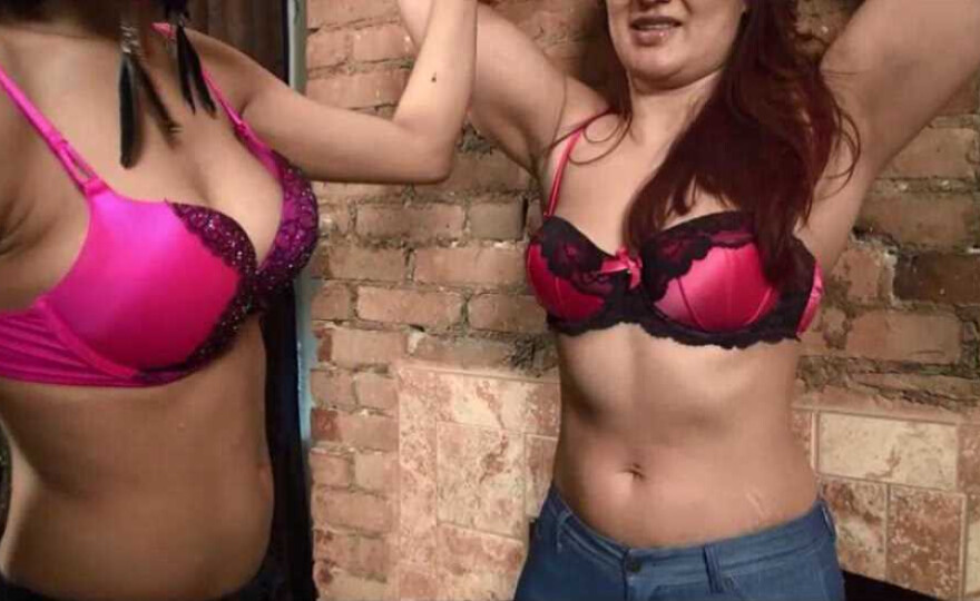 2014_048 SAMANTHA versus MINXY LEE “Competitive Belly Punch Battle”