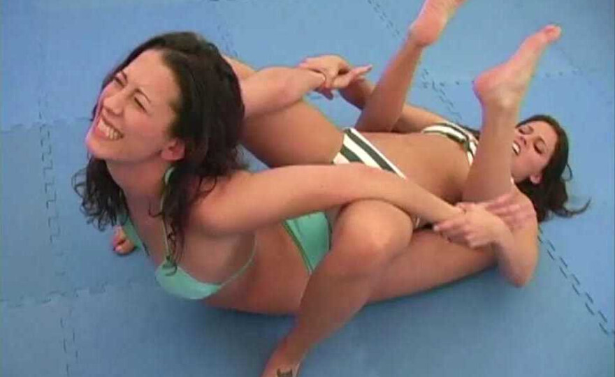 2011_012 HEATHER versus CALI LOGAN “Bikini Battle I”