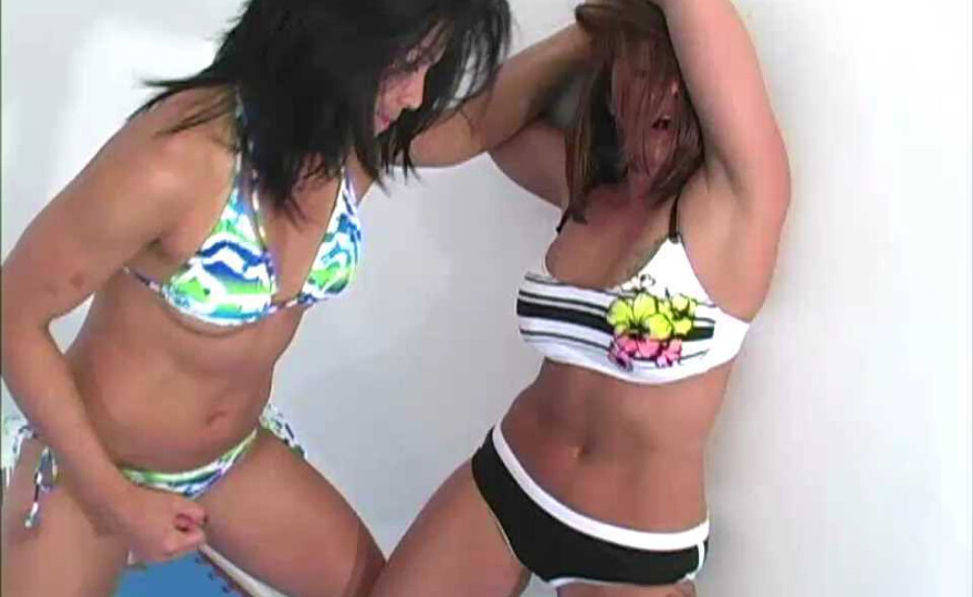 2011_054 JENN versus MAX MAKITA “Belly Punch Wrestling”